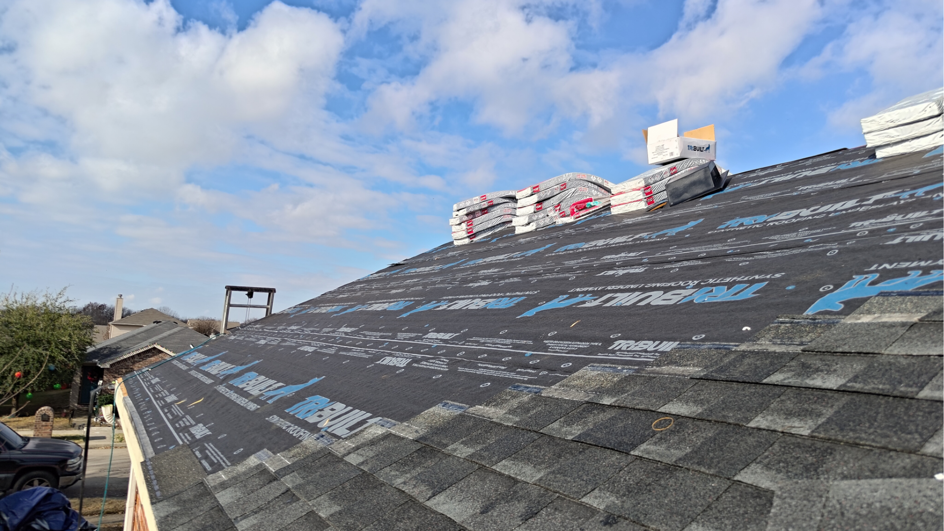 Close up of a class 4 impact resistant shingle provided by GAF and underlayment